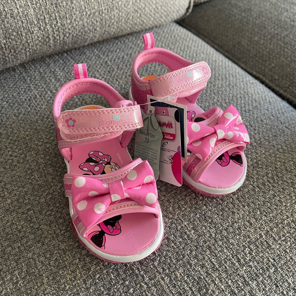 Minnie Mouse Disney themed pink light up sandals 7